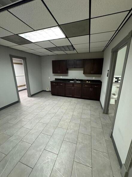 More Photos Of 8717 Windswept Ln, Houston Warehouse For Lease