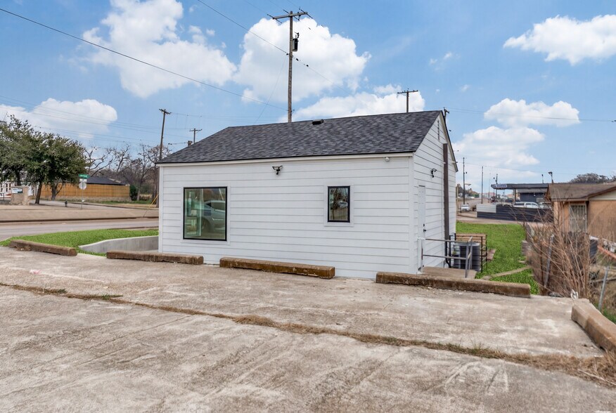 More Photos Of 3617 S Lancaster Rd, Dallas Flex For Lease