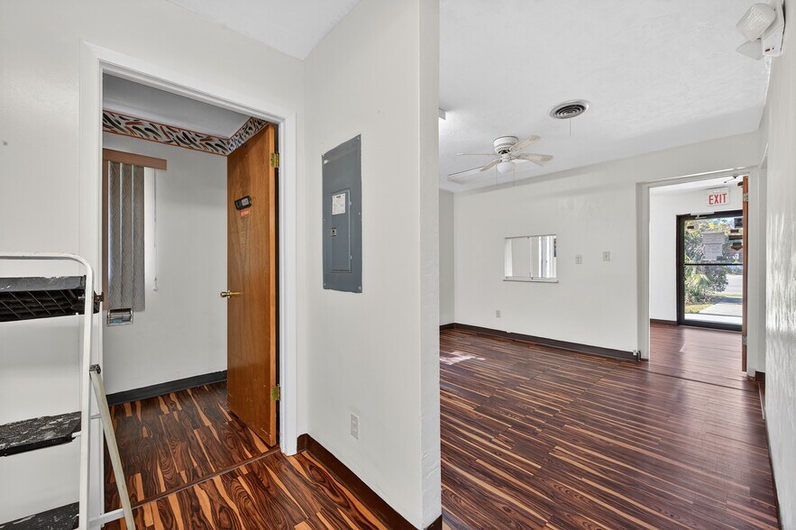 More Photos Of 905 Beville Rd, Daytona Beach Medical For Sale