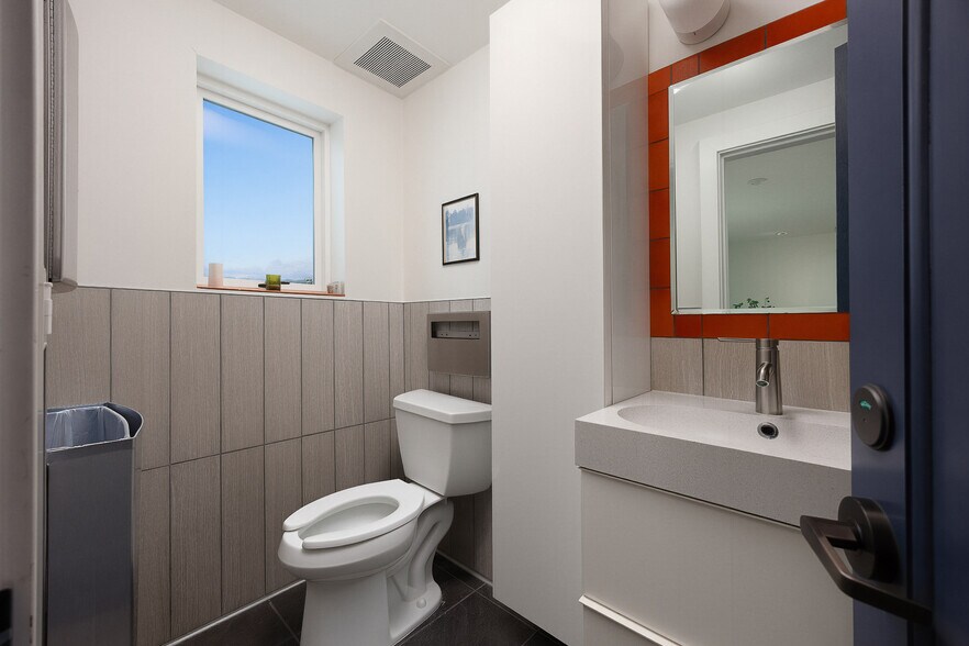More Photos Of 1913-1915 Hyperion Ave, Los Angeles Loft Creative Space For Sale