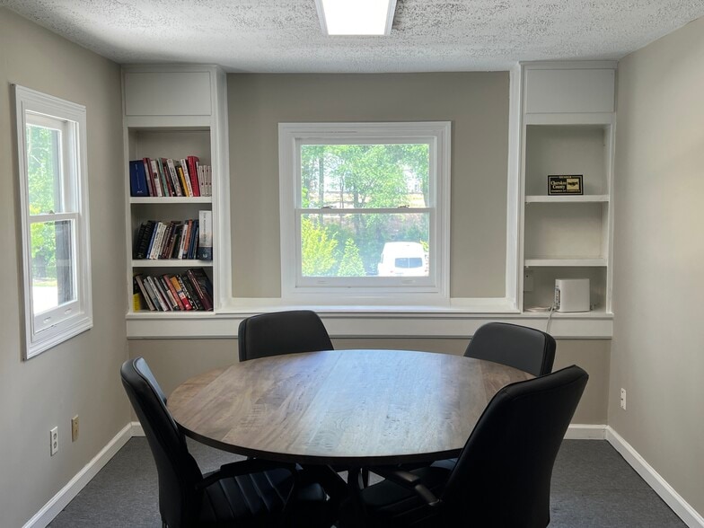 More Photos Of 770 Dobbs Rd, Woodstock Showroom For Sale
