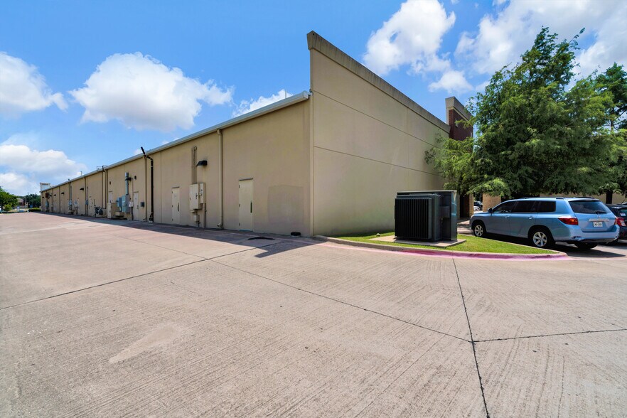 More Photos Of 5850 S Hulen St, Fort Worth Unknown For Lease