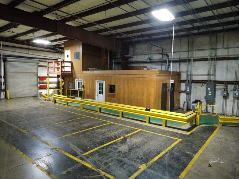 More Photos Of 2401 Blue Springs Rd, Cleveland Manufacturing For Sale