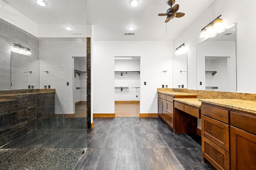 More Photos Of 1515 E Belt Line Rd, Carrollton Office Residential For Sale