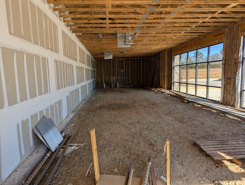 More Photos Of 5994 GA-124 Hwy, Hoschton Storefront For Lease