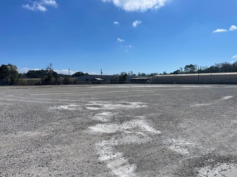 More Photos Of 4689 Colgate Dr, Mobile Truck Terminal For Lease