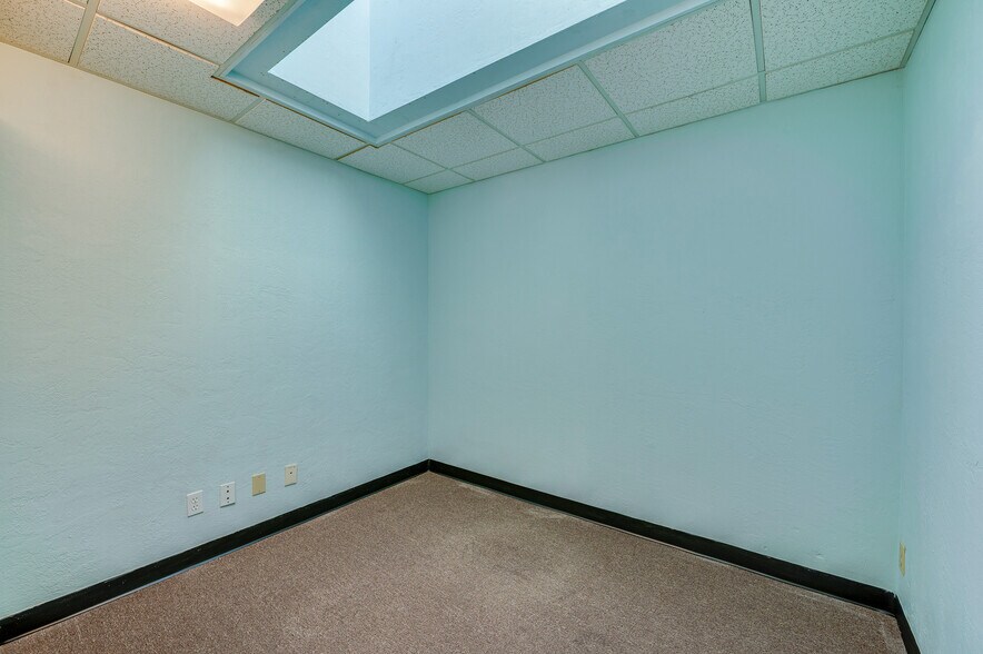 More Photos Of 2763 S Ridgewood Ave, South Daytona Office For Sale
