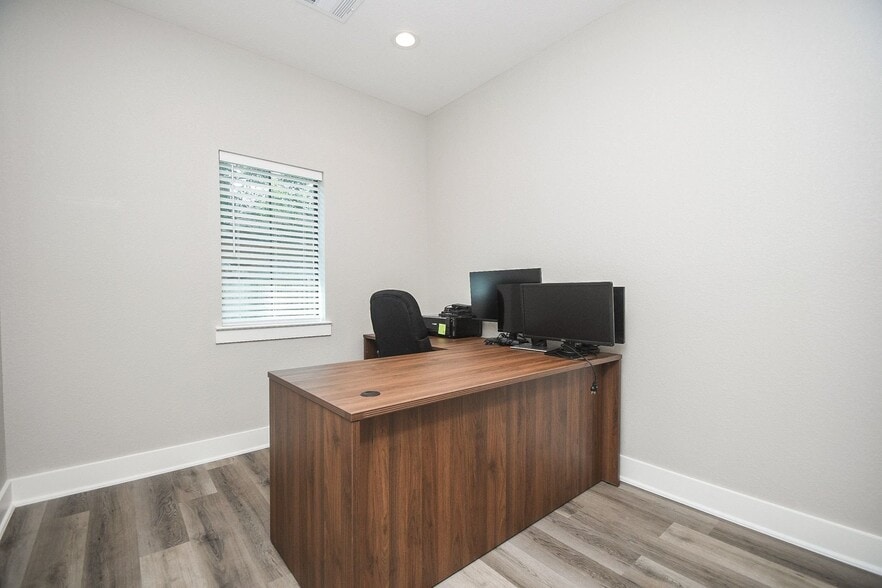 More Photos Of 23219 Red River Dr, Katy Medical For Sale