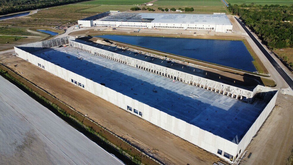 More Photos Of 2400 SW Gateway Pl, Stuart Distribution For Sale