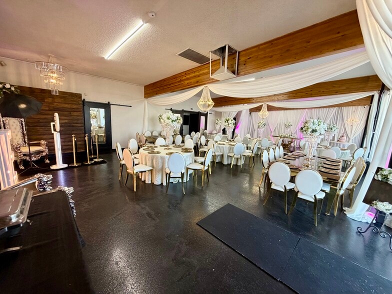 More Photos Of 2111 E Main St, Mesa Freestanding For Sale