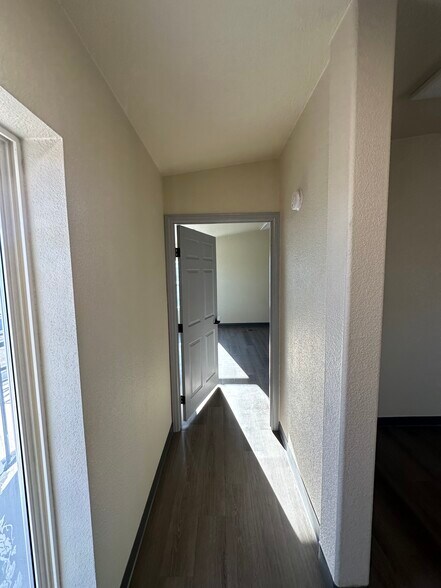 More Photos Of 1735 Athol Ave, Henderson Land For Lease
