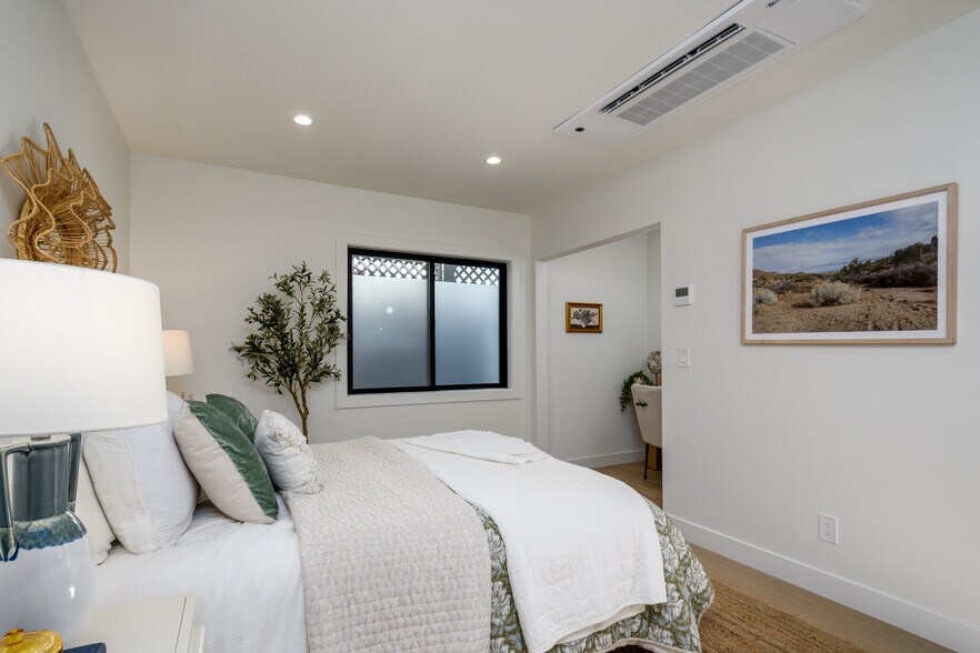 More Photos Of 223 Howland Canal, Venice Multifamily For Sale