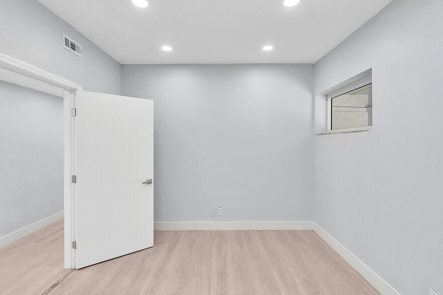 More Photos Of 6240-6244 Miramar Pky, Miramar Medical For Lease