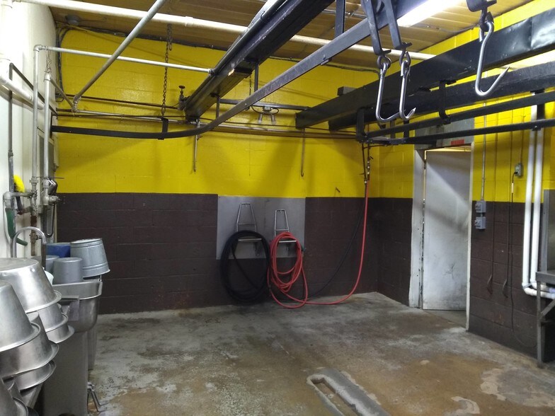 More Photos Of 124 Mahoning Dr E, Lehighton Storefront For Sale