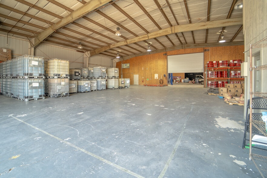 More Photos Of 808 Bob White Rd, Victoria Warehouse For Sale