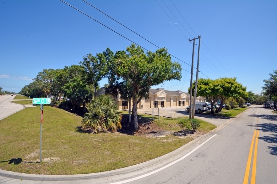 More Photos Of 920-936 36th Ct SW, Vero Beach Warehouse For Lease