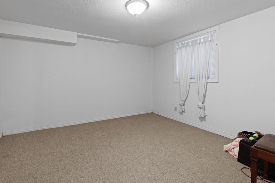 More Photos Of 16521 SE Powell St, Portland Loft Creative Space For Sale