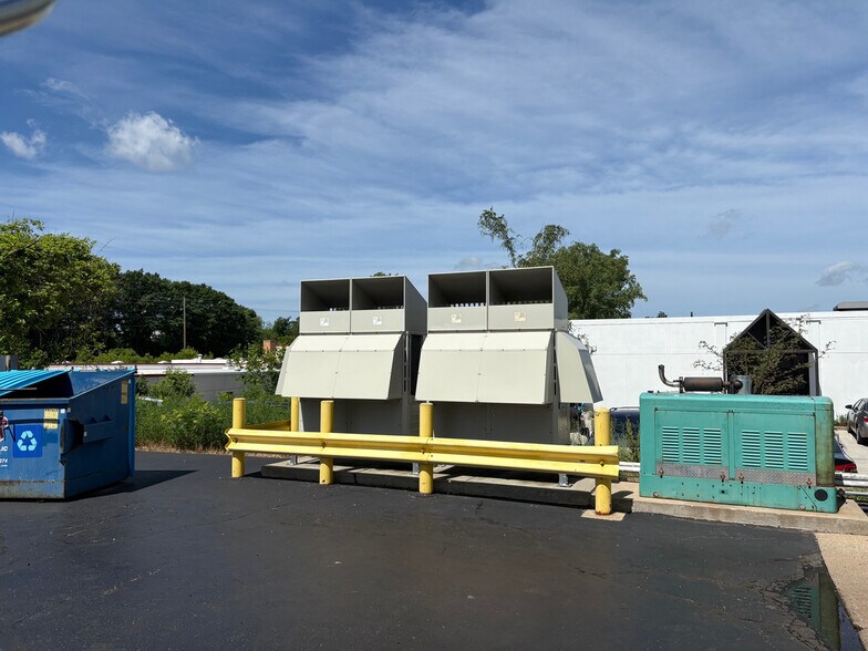 More Photos Of 2360 Oak Industrial Dr NE, Grand Rapids Flex For Sale