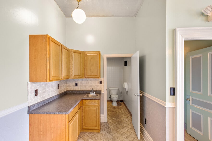 More Photos Of 105 E Main St, Somerset Storefront Retail Residential For Sale