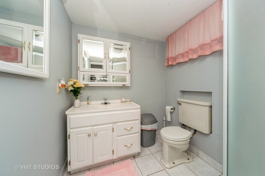 More Photos Of 2864 Washington St, Waukegan Storefront Retail Office For Sale