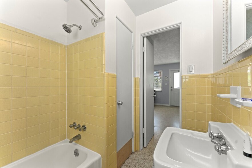 More Photos Of 1708 S Atlantic Ave, New Smyrna Beach Hotel For Sale