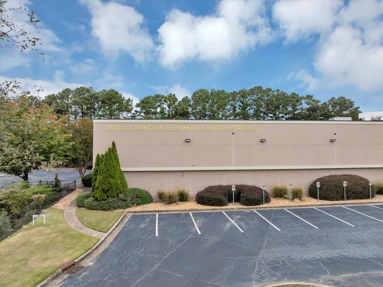 More Photos Of 6920 Jimmy Carter Blvd, Norcross Religious Facility For Lease