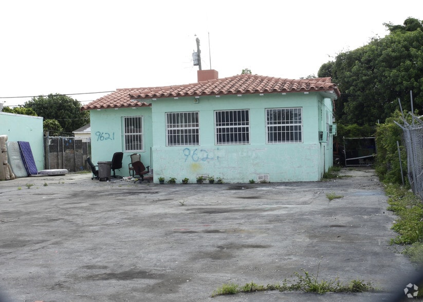 More Photos Of 9621 NW 27th Ave, Miami Office For Sale