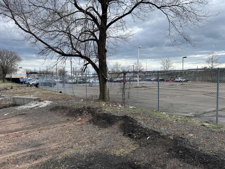 More Photos Of 14 Beaver Rd, Branford Distribution For Lease