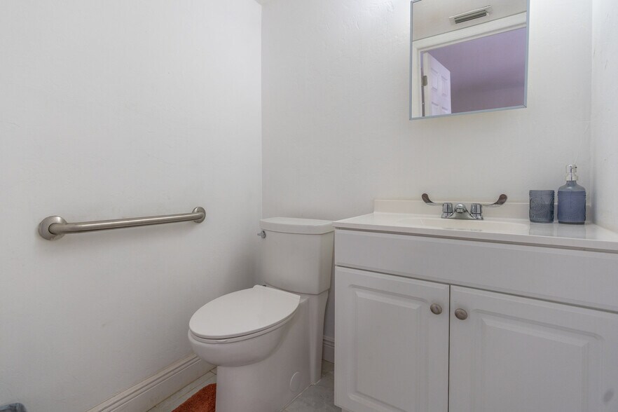 More Photos Of 2700 Evans Ave, Fort Myers Light Manufacturing For Sale
