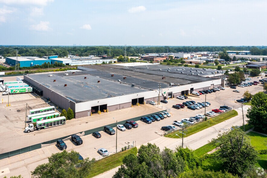 More Photos Of 12171-12281 Beech Daly Rd, Redford Township Distribution For Lease