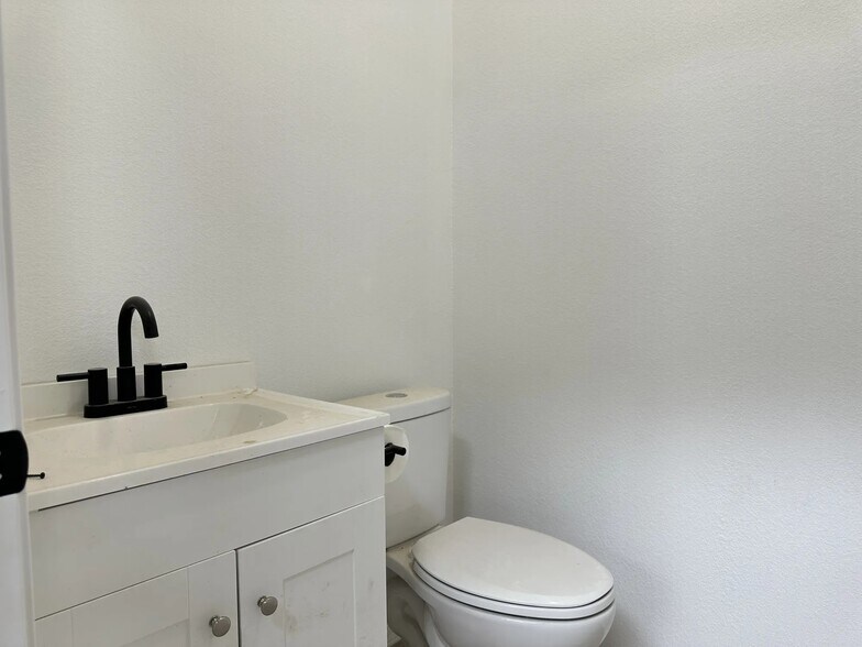 More Photos Of 182 Cr-335, Abilene Warehouse For Lease