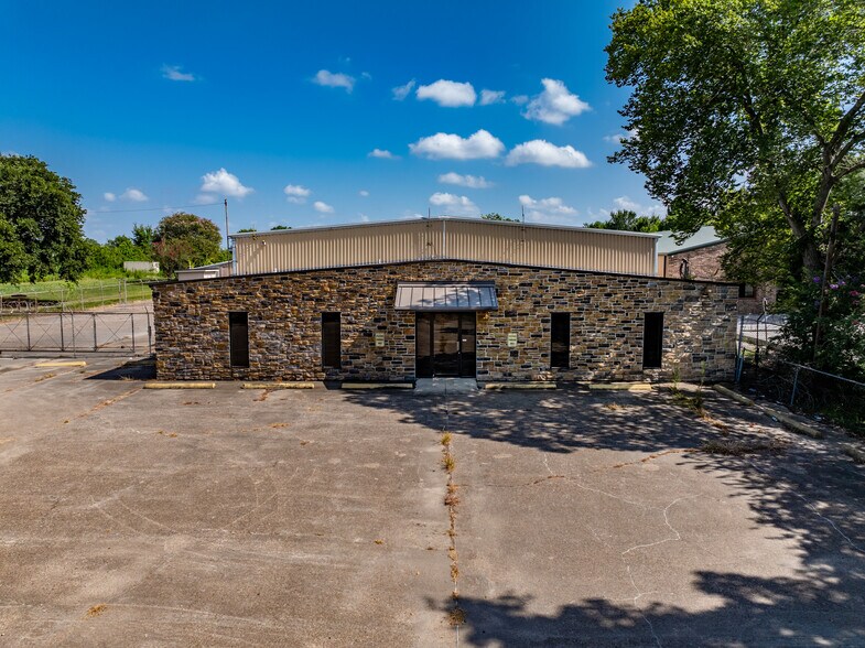 More Photos Of 3615 Almeda Genoa Rd, Houston Warehouse For Lease
