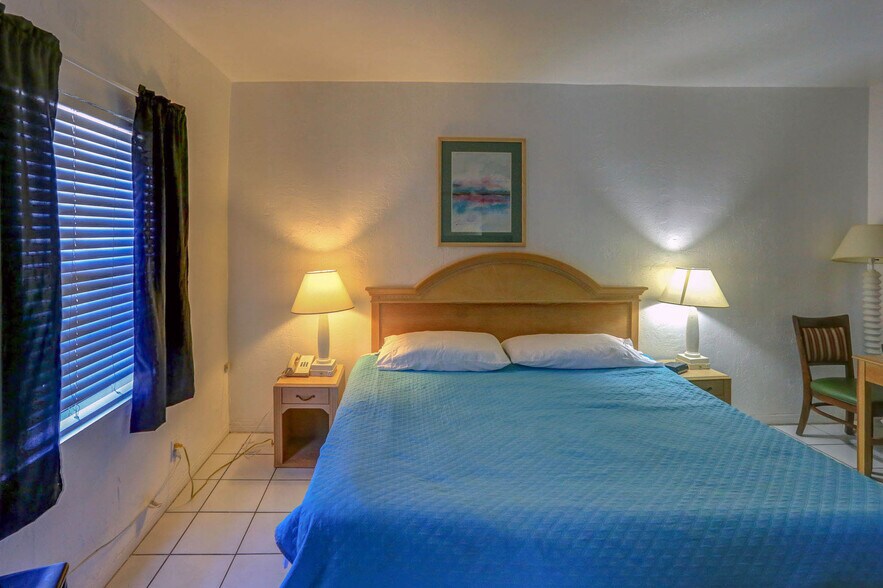 More Photos Of 1219 S Federal Hwy, Hollywood Hotel For Sale