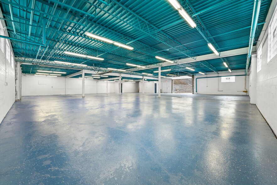 More Photos Of 3665 Central Pky, Cincinnati Warehouse For Sale