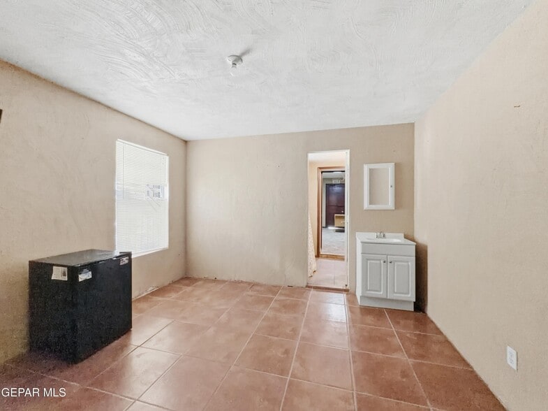More Photos Of 2201 Texas Ave, El Paso Warehouse For Sale