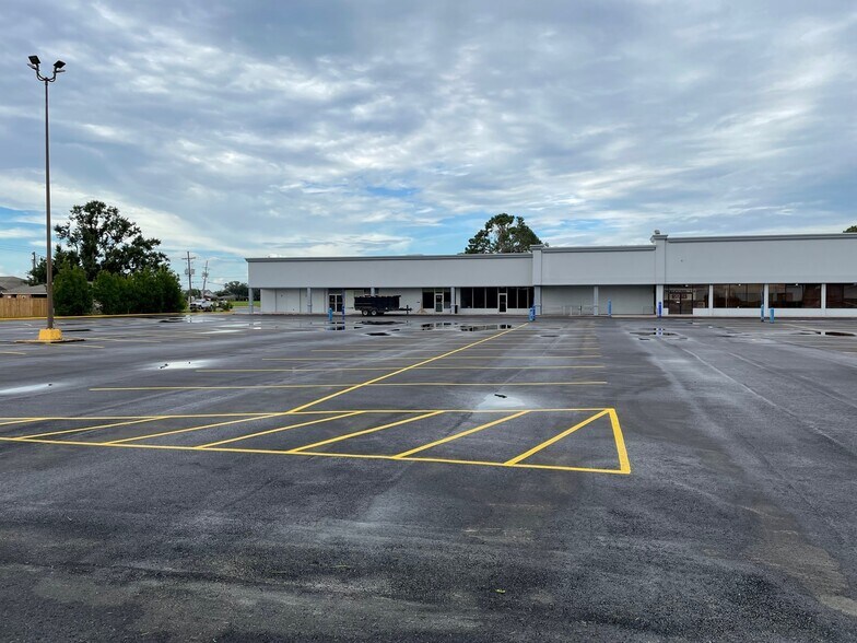 More Photos Of 4560 Highway 1, Raceland Unknown For Lease
