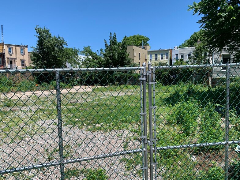 More Photos Of 30-56 14th St, Long Island City Land For Lease