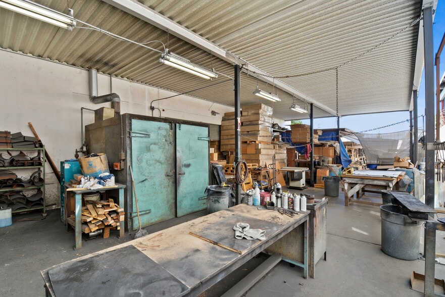 More Photos Of 623 Young St, Santa Ana Manufacturing For Sale