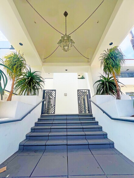 More Photos Of 136 W Canon Perdido St, Santa Barbara Office For Lease