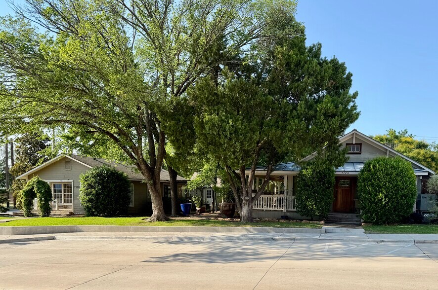 More Photos Of 7110 Elm St, Frisco Storefront Retail Office For Lease