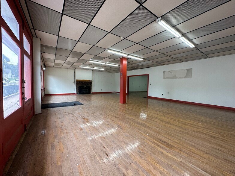 More Photos Of 322 W 3rd St, Bloomington General Retail For Sale