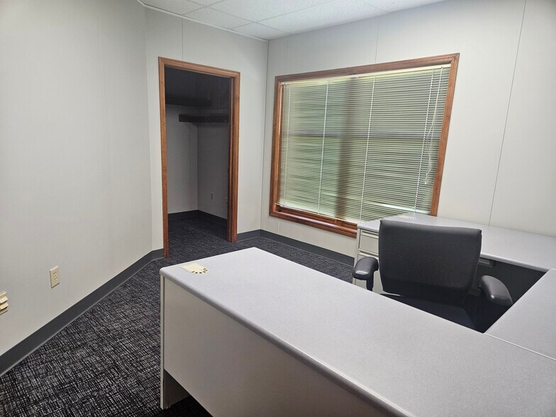 More Photos Of 1475 S Washington Ave, Saginaw Office For Lease