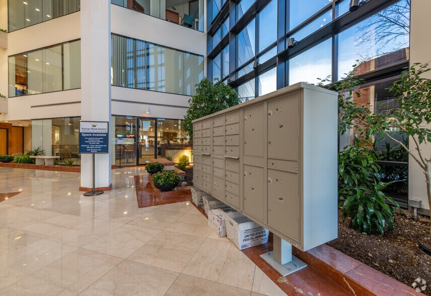 More Photos Of 101 Edgewater Dr, Wakefield Unknown For Lease