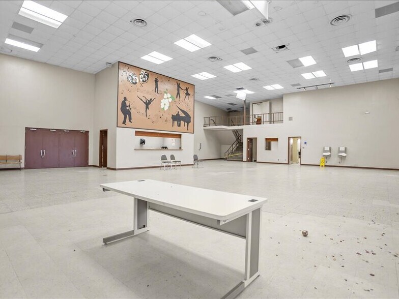 More Photos Of 1819 Spring St, Palestine Specialty For Sale