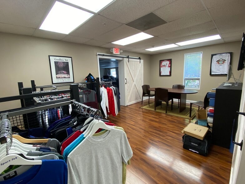 More Photos Of 164 Railroad Dr, Warminster Warehouse For Lease