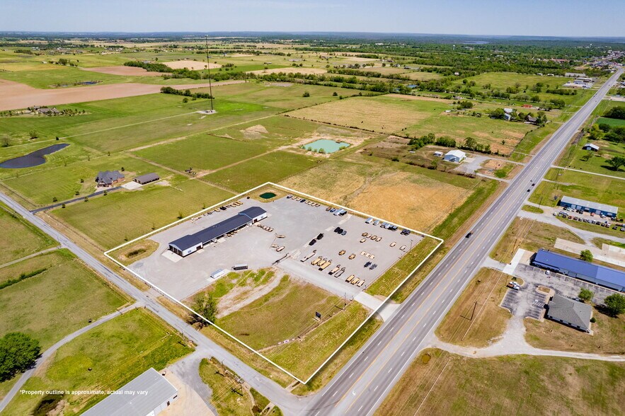 More Photos Of 26091 OK-51, Wagoner Showroom For Sale