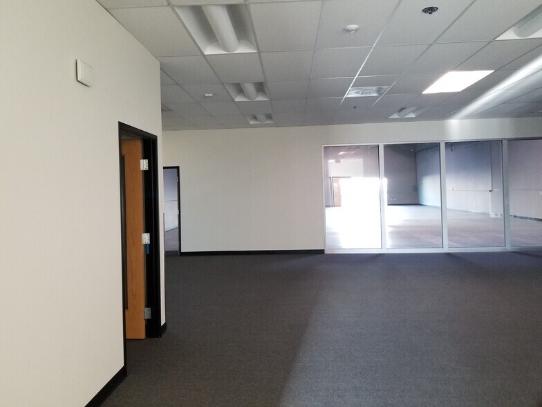 More Photos Of 840 S Rochester Ave, Ontario Showroom For Lease