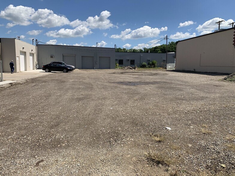 More Photos Of 1506 Springfield St, Dayton Flex For Lease