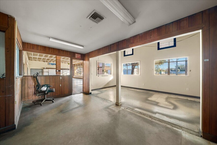More Photos Of 1118 N Magnolia Ave, Ocala Warehouse For Sale
