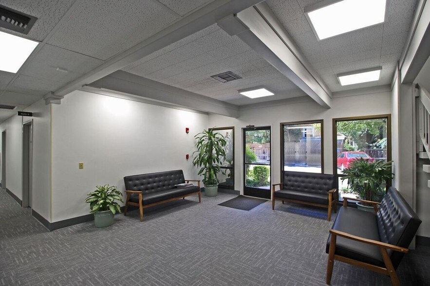 More Photos Of 2650 21st St, Sacramento Medical For Lease